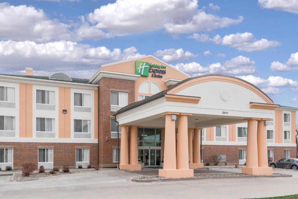 Holiday Inn Express Hotel & Suites Ames an IHG Hotel Main image 1